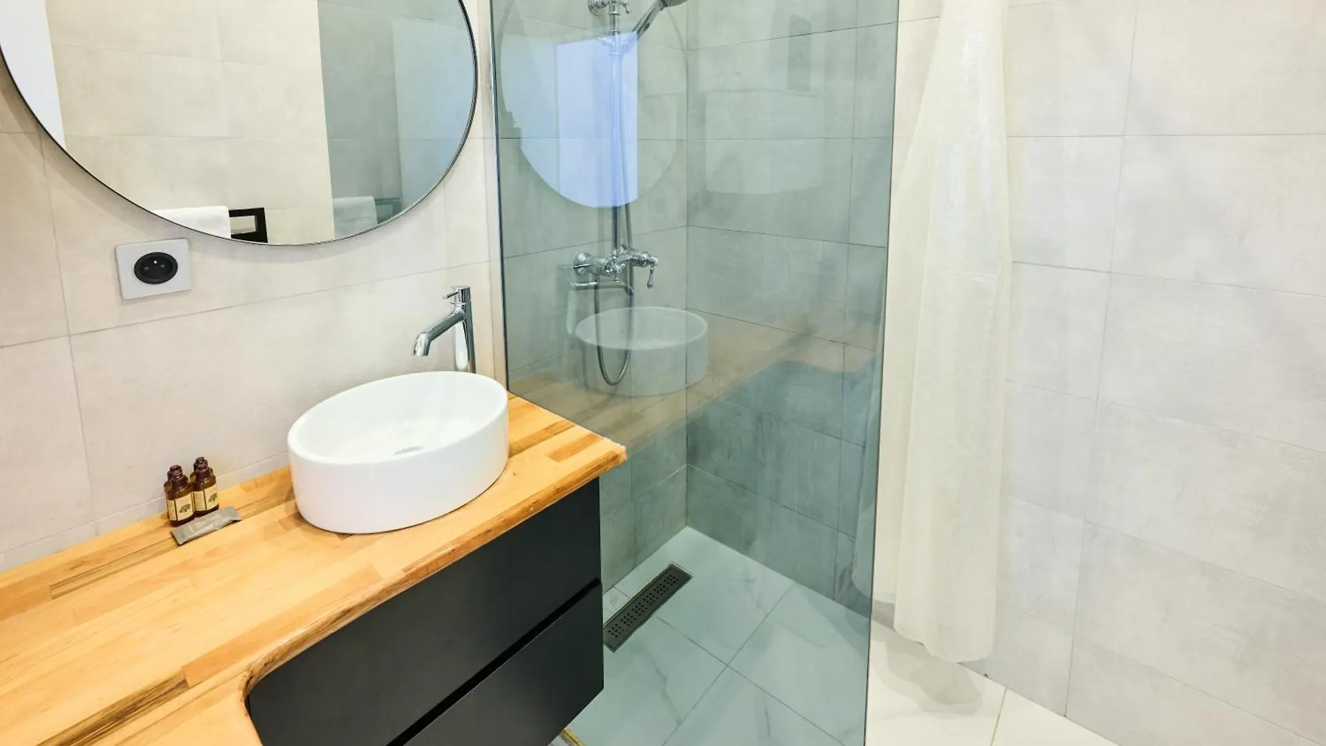 Apartment Champs Elysees!montaigne, New Luxurious 6pers Flat Paris