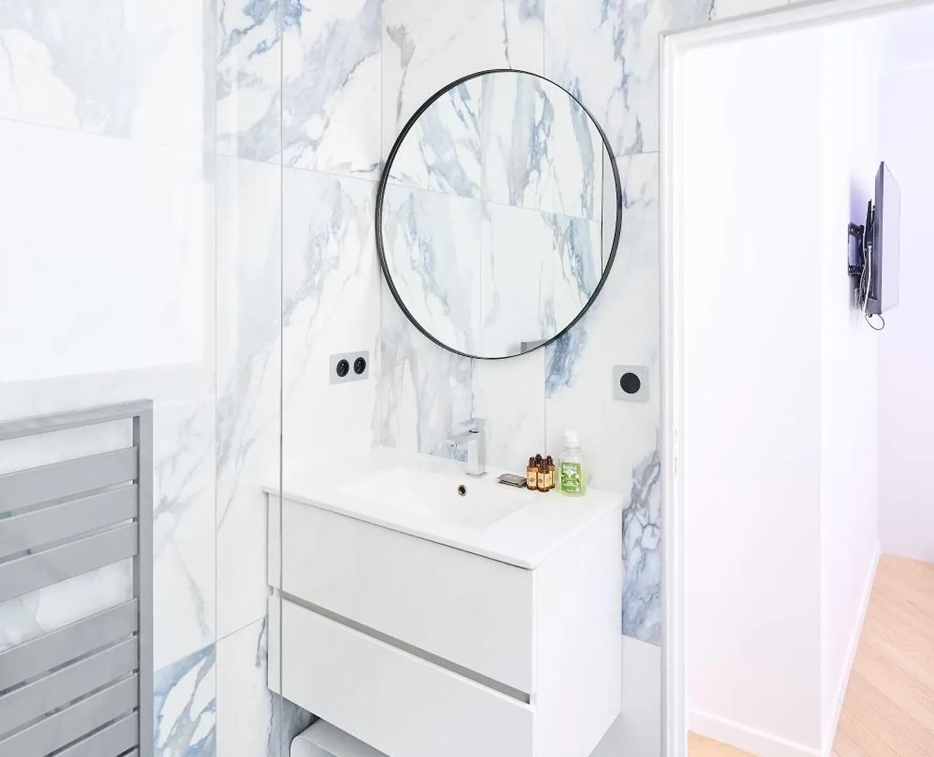 Champs Elysees!montaigne, New Luxurious 6pers Flat Apartment Paris